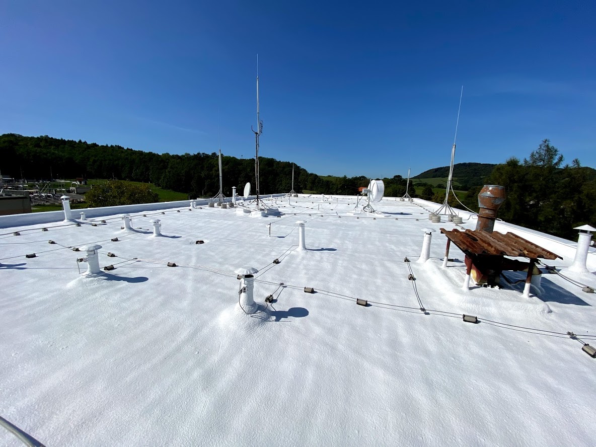 Oprava ploché střechy PUR pěnou pro firmu Innogy