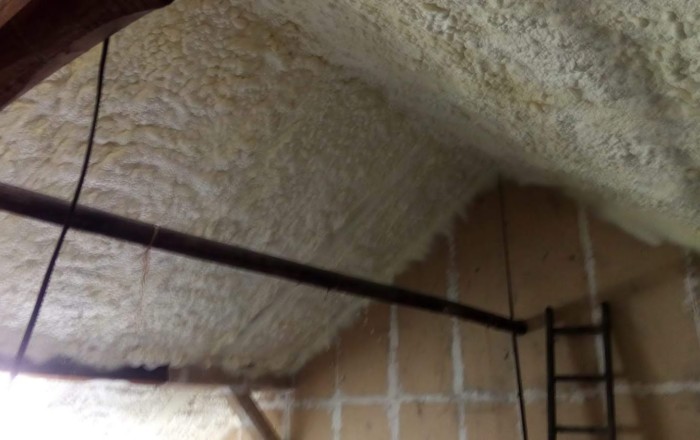 Efektivní zateplení půdy Zateplení neobývané půdy pěnovou chytrou izolací v Rychvaldu, Moravskoslezský kraj
