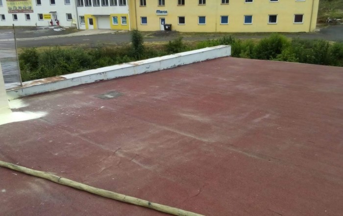V Ústí nad Labem byla provedena izolace střechy z následným UV ochranným krytím. Teplená izolace střechy na prodejně v Ústí nad Labem (1)