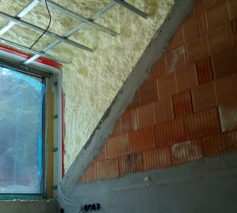 Pěnová izolace pro zateplení půdních prostor Pěnová izolace pro zateplení půdních prostor v Brně.