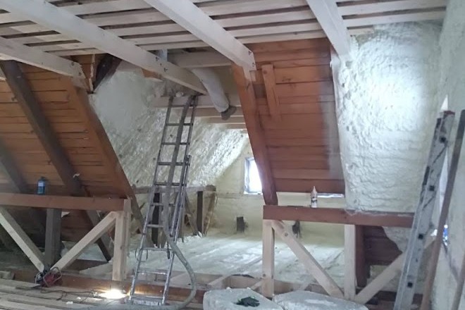 Tepelná izolace srubu - kombinace materiálu tepelná izolace podkroví srubu - zateplení PUR pěnou